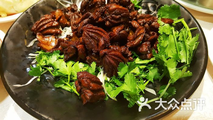 星空官网-沧滩社区:迎新一轮降雪,志愿者为水表“穿棉衣”(图1) 星空官网